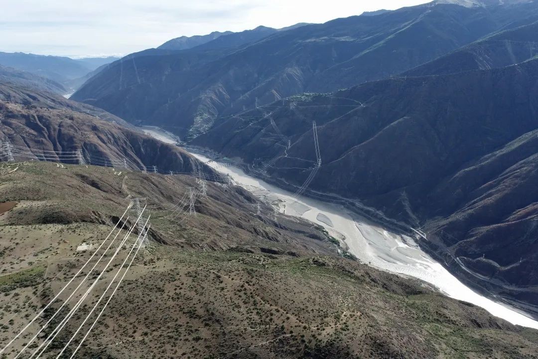 1000 米高差，，，DJI L1 川西高原多层输电线路建模示范